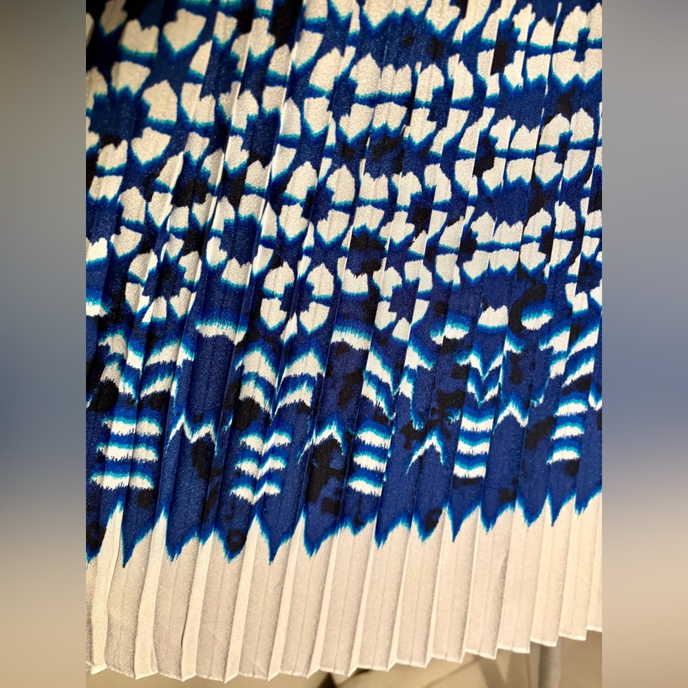 Adrianna Papell Ikat Fit & Flare Midi Dress Blue White  Pleated V-Neck Sz 14 NWT - Picture 12 of 16